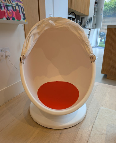 White egg pod swivel - egg/pod,